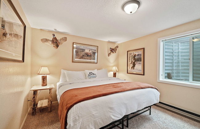Trapper 8: Cozy 4-Bedroom Condo, 1 Minute to Yellowstone, perfect for 8 guests. - Foto 26