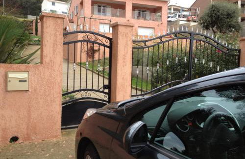 Haute-Corse Bas de villa , 2 chambres de 70 m2 , vue mer , jardin et terrasse - Foto 2