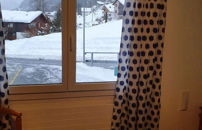Cozy Apartment With Lake View for 6 Guests - Photo 3