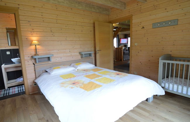 Sumptuous Chalet in Septon with Sauna & Hot Tub - Photo 3