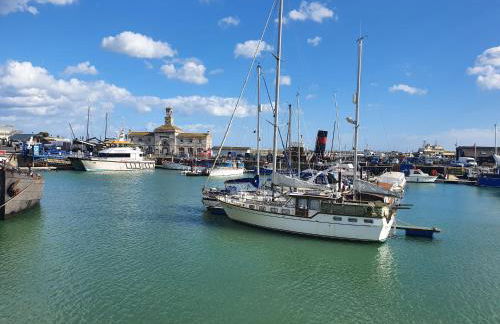 Sunny Apartment with a 10 minute walk to the Sea. - Foto 27