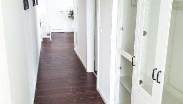 PB Ferienwohnungen - FeWo 7 - Stilvoll eingerichtetes Apartment im Herzen Senftenbergs - Foto 5, wardrobe