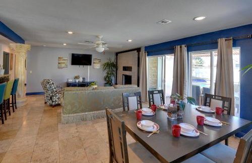 Elegant Home with Pool Table 3 Mi to Vegas Strip! - Foto 10