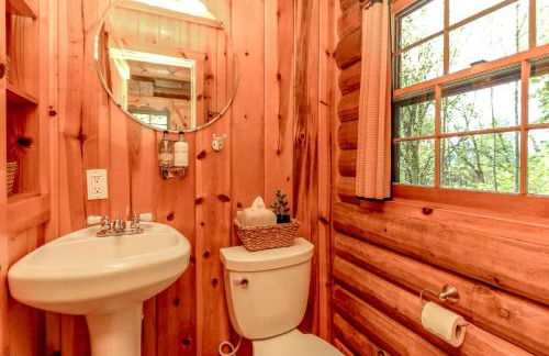 Tranquil and Private 2 Bedroom Cabin with Hot Tub - Foto 22