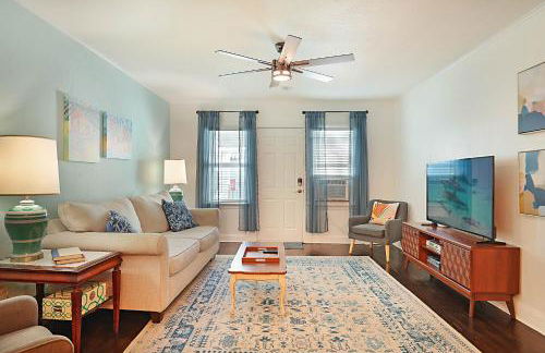 Steps to Beach & Downtown! Spacious Beach Bungalow #2 - Foto 10