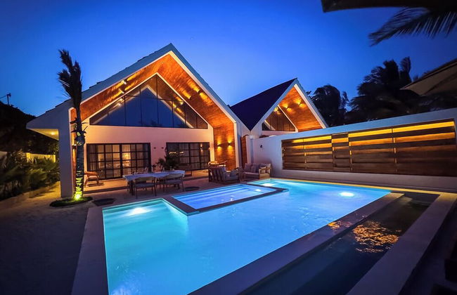 Solymar Staffed Beach Front Villa - Photo 45