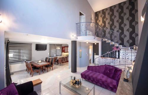 Dana's Luxury Maisonette - Photo 11