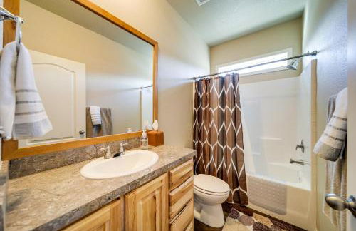 Newport Riverfront Home with Deck and Fire Pit! - Foto 18