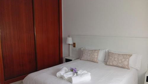 Apartamento Deluxe 2 Room Piscina Parking LuxSevilla Bormujos - Foto 3, towels, wardrobe