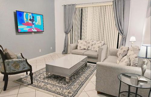 Orlando Disney 5BR Vacation Home, 2 Suites, Private Pool & Spa - Foto 13