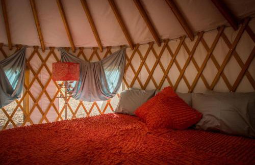Elegant Yurt Tucked Beneath Oak Trees on Southern California Ranch - Foto 26