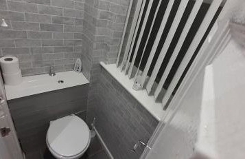 Ladbury House in Walsall near M6, Walsall Uni and Hospital, with free parking and easy access to Birmingham city centre and West Bromwich, only 20 mins to NEC and Birmingham airport, 15 mins to Villa Park, Great for contractors! - Foto 30