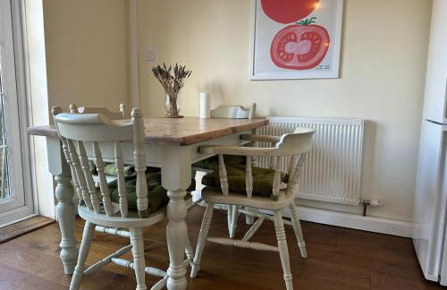 Cosy 2BR Home with Garden & Parking - Foto 7