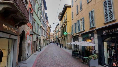 Magic Place Bergamo - Relax Apartment with Terrace - City Center - Foto 3