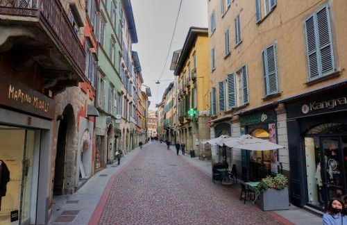 Magic Place Bergamo - Relax Apartment with Terrace - City Center - Foto 3