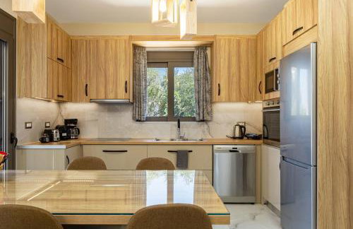 Chris and Stratos villa with private ecologic pool and kid's playground! - Foto 8