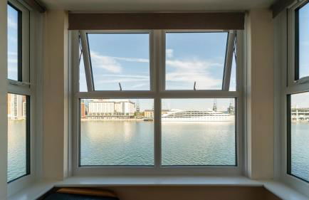 Luxury Riverview 2Bed Apt- 5 mins from Excel London, Canary wharf, 02 Arena - Free Parking - PlayStation 4 Provided - Foto 12