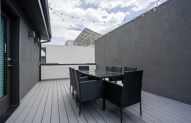 Mid Mod Manor A Sophisticated Townhouse Golden Triangle - Foto 30