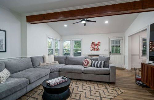 Roll Tide Bungalow-3 miles to UA- 5 TVs- Game Room - Foto 9