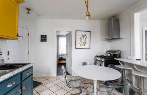 Revamped 3BR Apt with Easy Check-In Family-Friendly - Foto 24