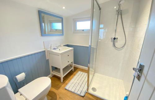 Two Bed Chalet with Sea Views - Photo 6