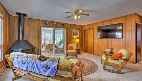 Excellent Lakeview Getaway with Watercrafts Included - Foto 3