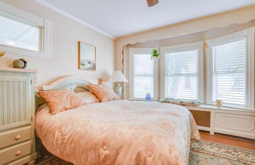 Quaint Beverly Townhome Walk to Beach and Downtown! - Photo 17