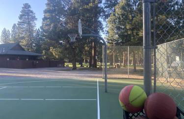 Rustic Cabin Rental near Hoodoo Ski Area and the Deschutes River in Sisters, Oregon - Foto 3