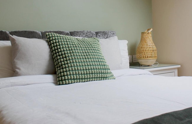 1 Bed Loft - Sleeps 2 - Parking - Wifi - Photo 6