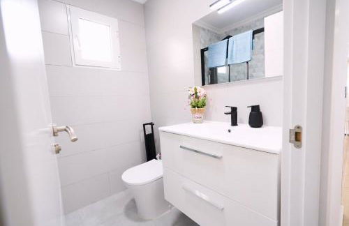 New Big City Center Apartment 4th floor no elevator - Photo 9