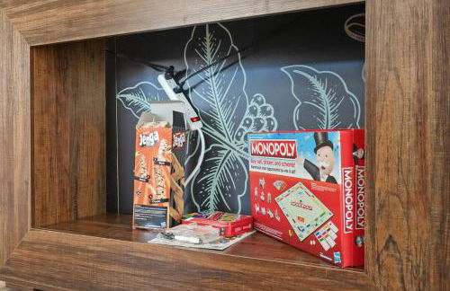 Sleeps 12 - Hot Tub - Pool - Game Room & Fire Pit! - Foto 79