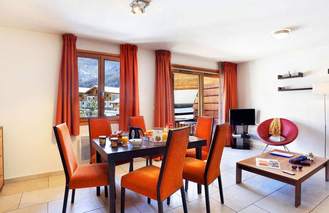 3 bedroom Apartment in Saint-Chaffrey with swimming pool and garden - Photo 24