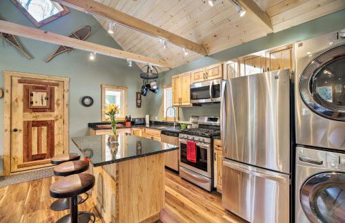 Newly Built Cabin w/ Hot Tub - 16 Mi to Stowe Mtn! - Foto 7
