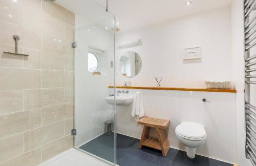 The Deck House - Seafront Upside-Down House with Solent Views, Gurnard - Foto 19