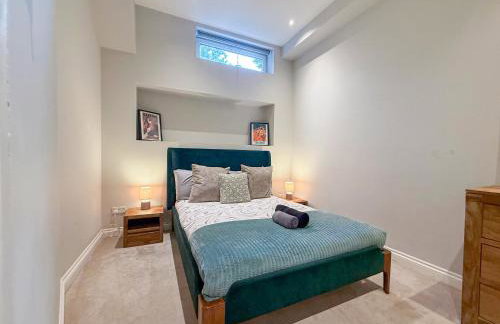 2-Bedroom flat with private patio & firepit in Shepherds Bush near Hammersmith by Staylio Ltd - Foto 8