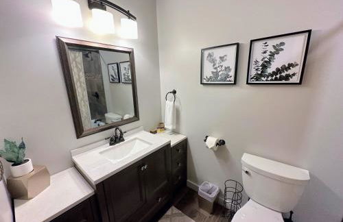 FC17 Stylishly renovated Forest Cottage walk to ski trails wifi cable ping pong AC - Foto 27