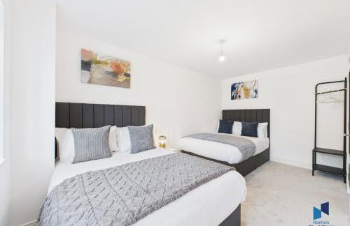 Luxurious 4-Bed Home, Sleeps 12, Free Parking - Foto 27