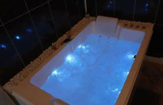 Suite bien être - jacuzzi et sauna / love room - Foto 30