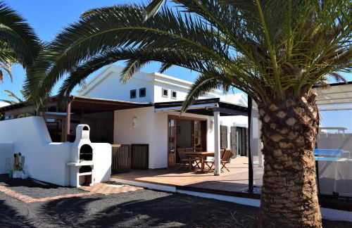 VILLA ALAI. PRIVACIDAD. PISCINA CLIMATIZADA. WIFI. TV CABLE. - Foto 7