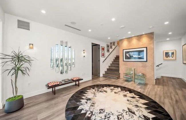 Willow Glen - Hollywood Hills Multi-level Villa With Theater & Pool - Photo 54