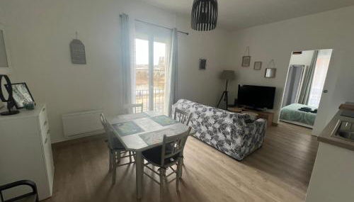 Cosy Loire, T2 neuf, front de Loire ,vue cathédrale,5min à pied centre ville et parking privé - Foto 4