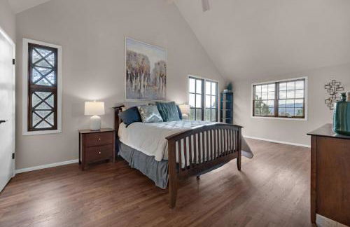 Expansive Monument Home Hot Tub and Mountain Views! - Foto 24