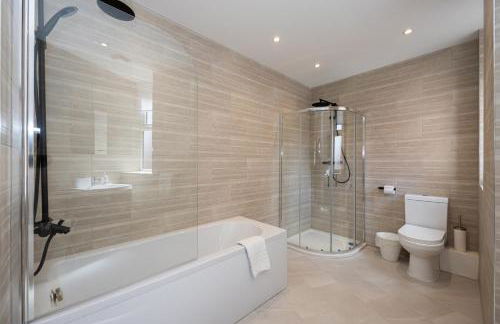 Stanway Apartments- Free Parking & Close To Tram Stop - Photo 26