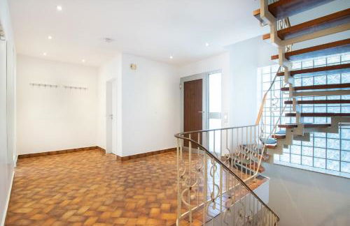 Tolstov House - Freistehendes 9 Zimmer Haus mit großem Garten - Photo 33