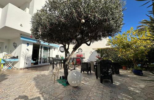 Bonito apartamento con gran terraza y piscina comunitaria AV-08 - Foto 46