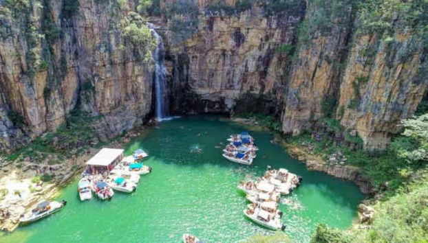 Lake Furnas is home to beautiful waterfalls