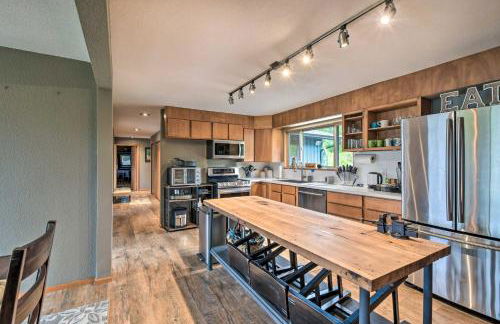 Deck and Sweeping Views Family Union Home - Foto 7