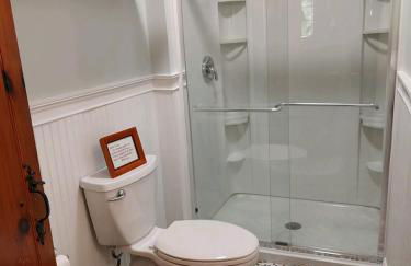 Blue Fish Cabin – Your Lakeside Getaway Awaits - Foto 23