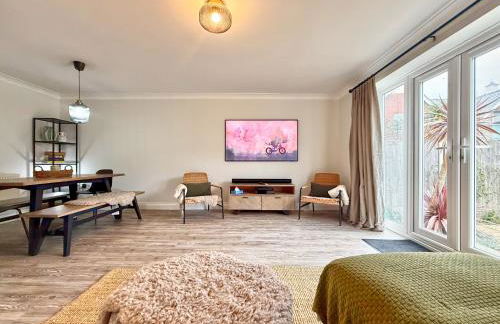 Newly Renovated Brightlingsea 3BDR Coastal Retreat - Foto 1