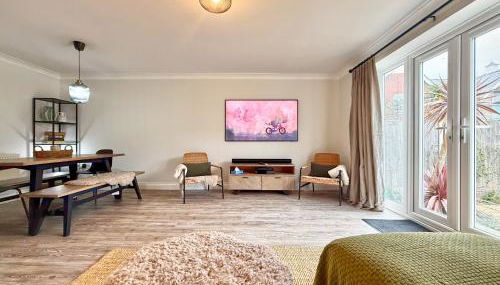 Newly Renovated Brightlingsea 3BDR Coastal Retreat - Foto 1